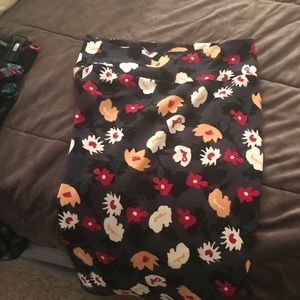 Medium Lularoe Floral Cassie